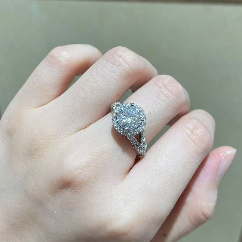 豪华满钻圆包女戒S925银镀白金定制选款主石莫桑钻2.0ct/副石高碳钻
